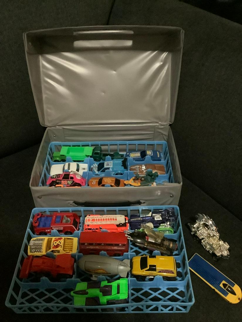 Lot of Hot Wheels, Matchbox and More Cars: Lot of Hot Wheels, Matchbox and More Cars