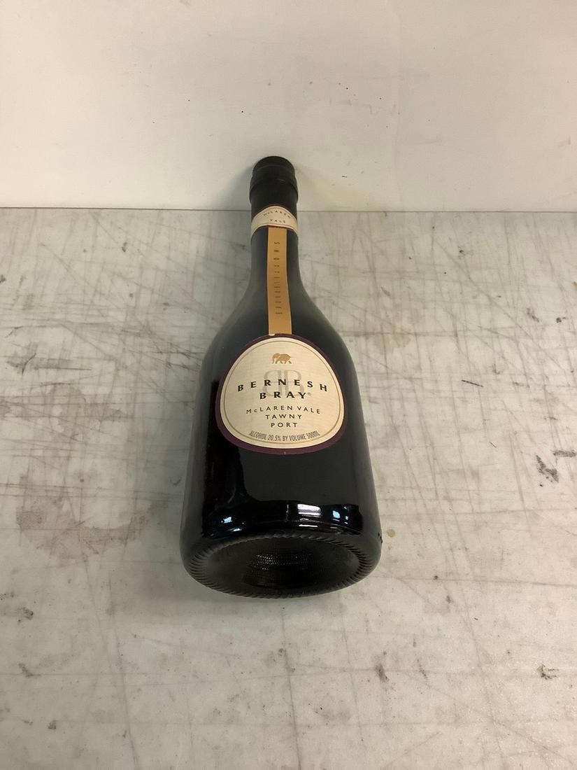 Sealed Bernesh Bray McLaren Vale Tawny Port 500ml: Any contents in bottle is Free; You are bidding on the bottle & unbroken tax stamp