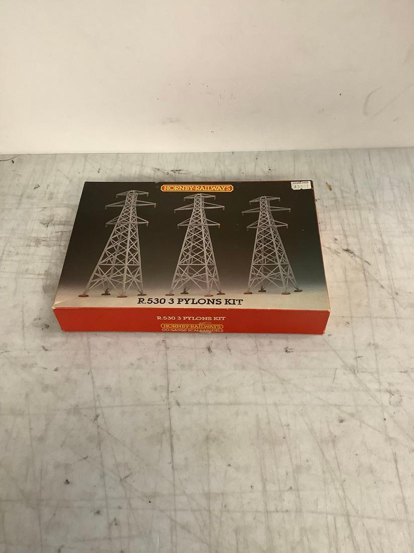 Hornby Railways R530 3 Pylons Kit OO Gauge Scale Models (1 of 1)