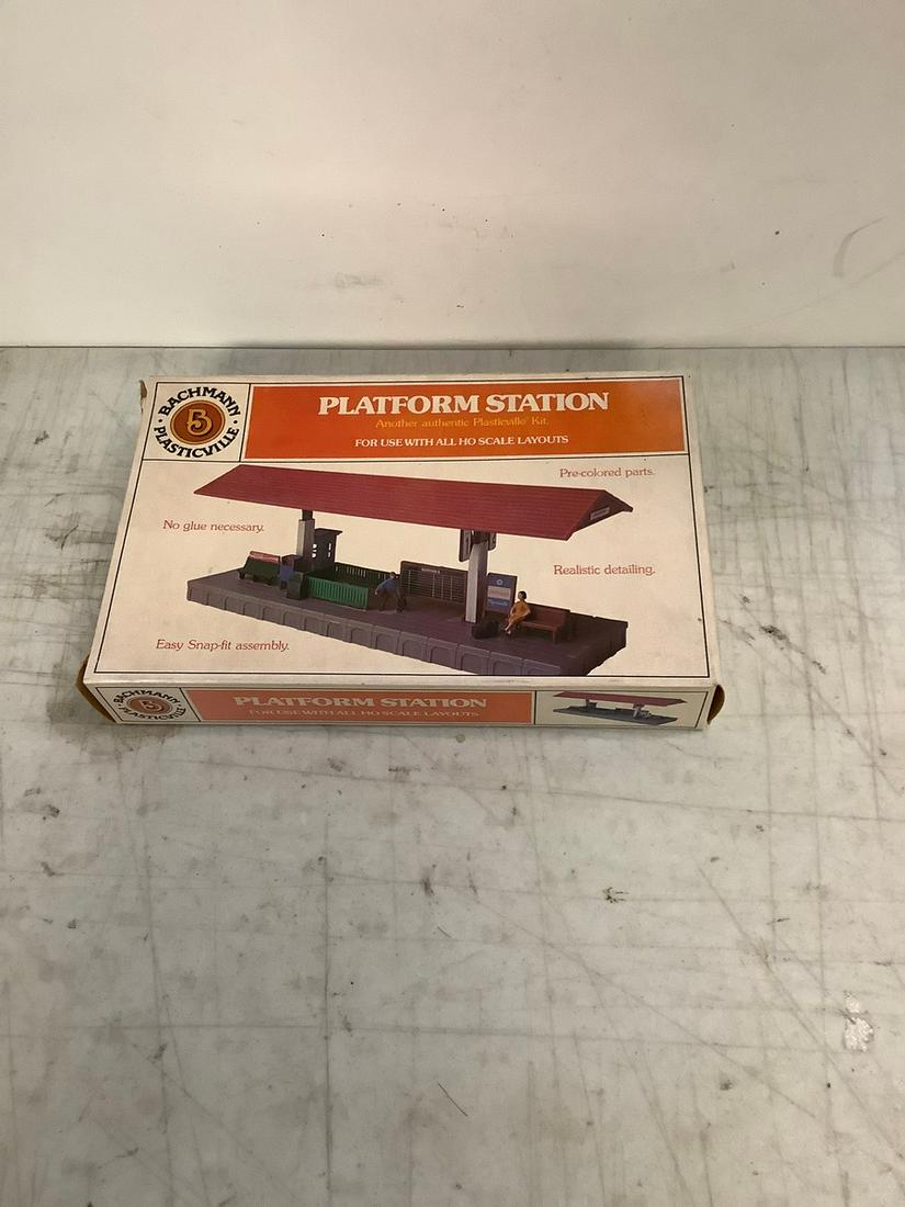 Bachmann Plasticville Platform Station Model Kit (1 of 1)