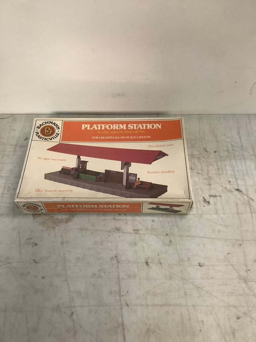 Sealed Bachmann Plasticville Platform Station HO Scale Layouts (1 of 1)