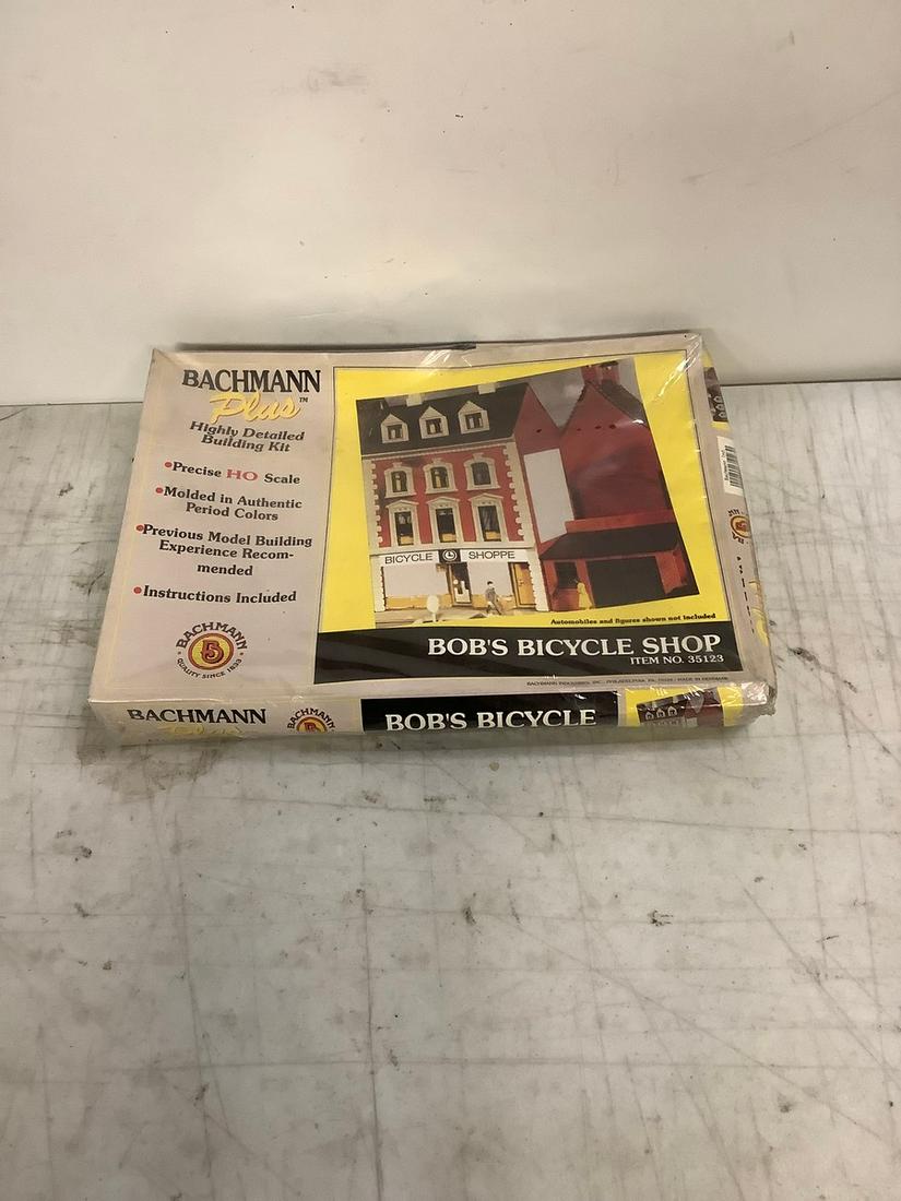Sealed Bachmann Plus Bob's Bicycle Shop HO Scale Building Kit (1 of 1)