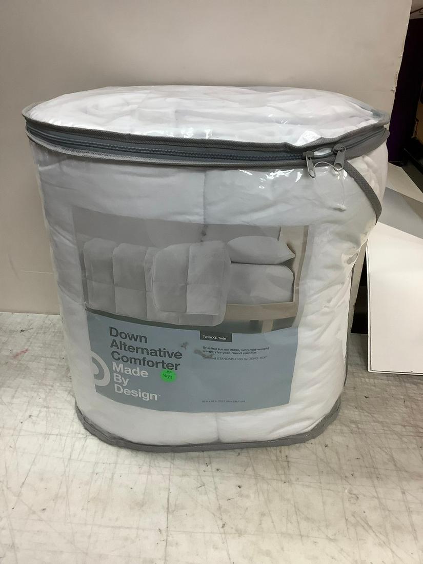 New Twin Extra Long Down Alternative Comforter (1 of 1)