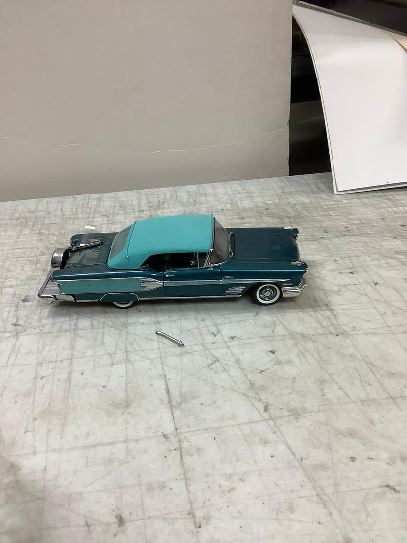 The Danbury Mint 1958 Pontiac Bonneville Convertible Model Car 9" (1 of 1)