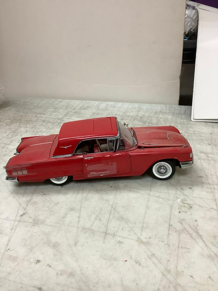 The Danbury Mint 1960 Ford Thunderbird Model Car 8" (1 of 1)