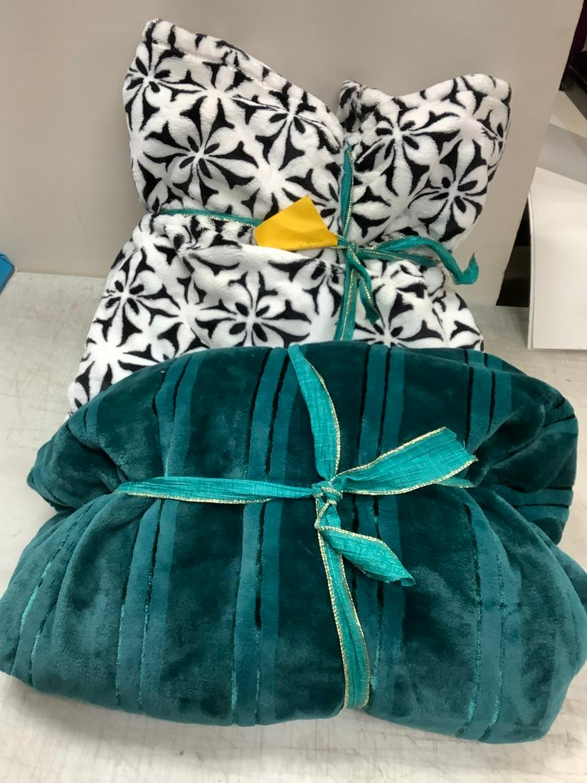 Lot of 2 Ultra Plush Throw Blankets (1 of 1)