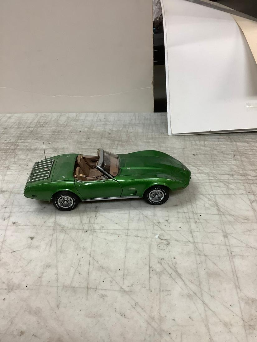 The Danbury Mint 1975 Corvette Sting Ray 8": The Danbury Mint 1975 Corvette Sting Ray 8"