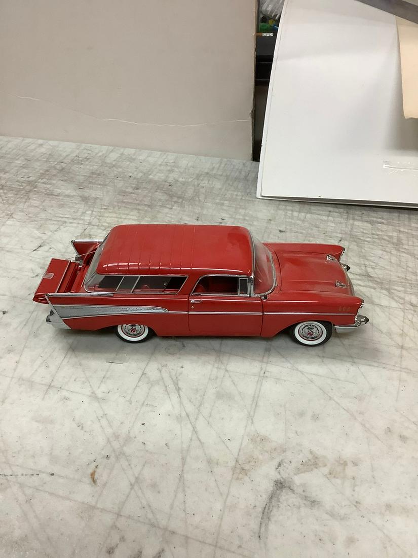 The Danbury Mint 1957 Cheverlot Bel Air Nomad 8.5": The Danbury Mint 1957 Cheverlot Bel Air Nomad 8.5"