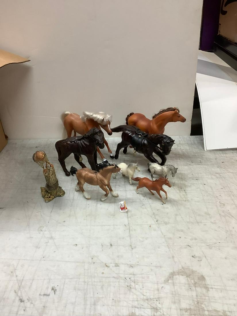 Lot of Breyer Horses and More: Lot of Breyer Horses and More