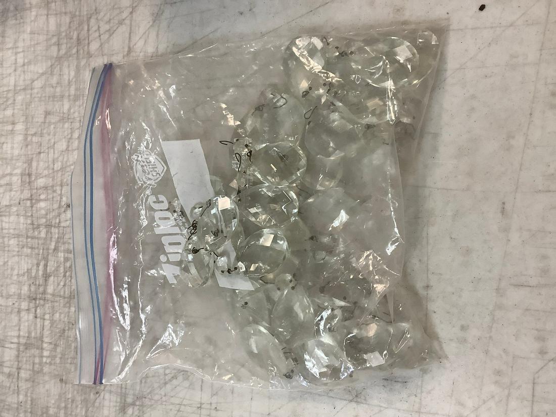 Lot of Chadelier Replacement Hanging Crystals: Lot of Chadelier Replacement Hanging Crystals