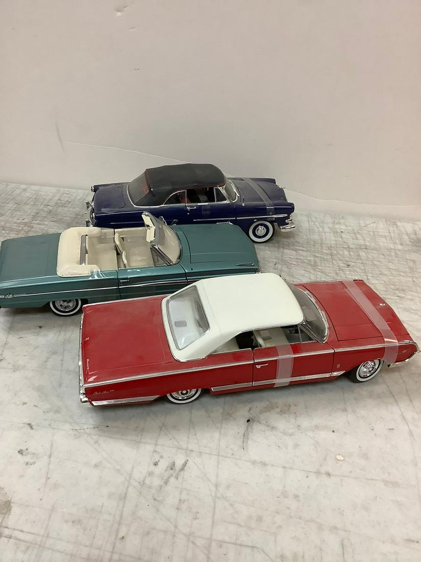Sun Star 1964 Ford Galaxy 500 1/18, Welly 1953 Ford Crestline Sunliner 1/18 and 1964 Mercury (1 of 1)