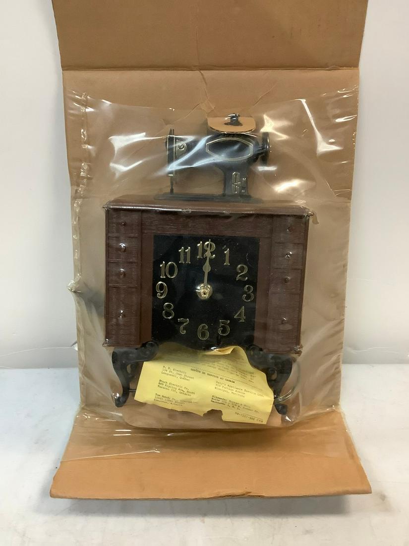 Spartus Corp. Decorative Wall Clock 10" (1 of 1)