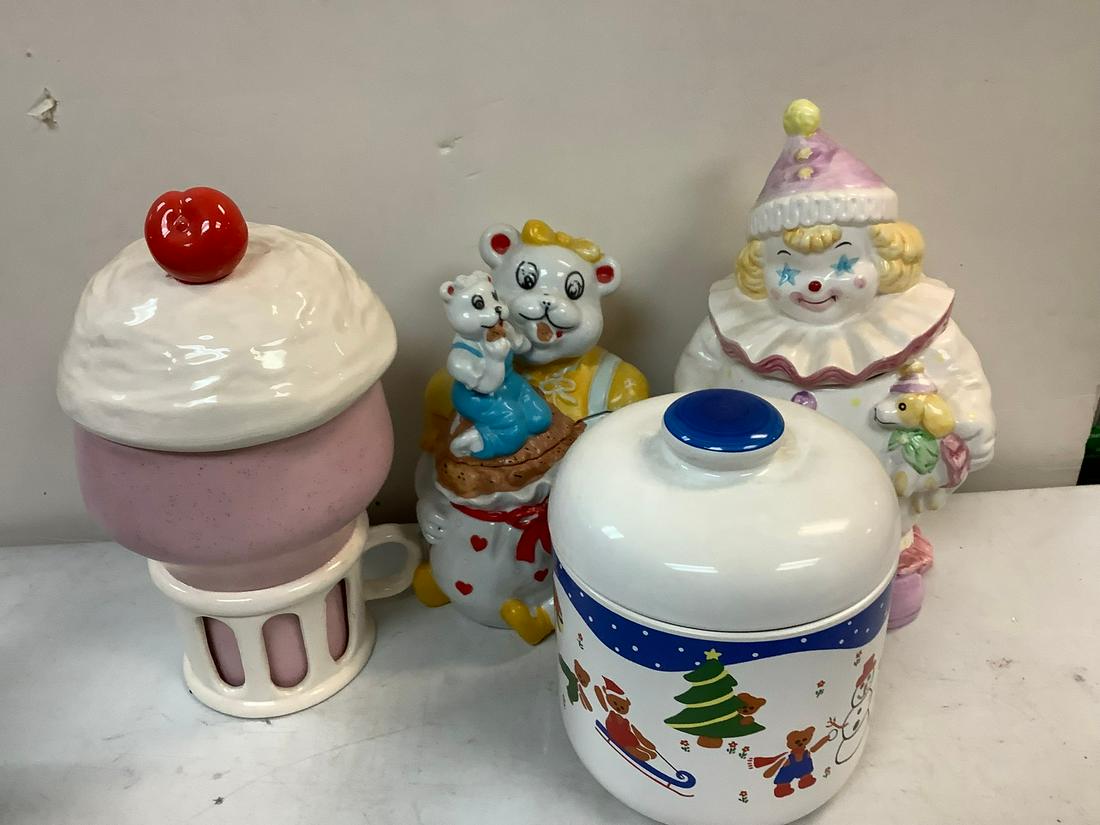 Lot of Cookie Jars, tallest 13.5": Lot of Cookie Jars, tallest 13.5"