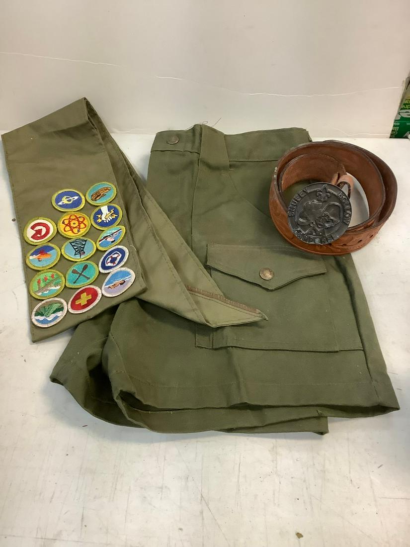 Lot of Vintage Boy Scout Uniform, Badges and Belt: Lot of Vintage Boy Scout Uniform, Badges and Belt