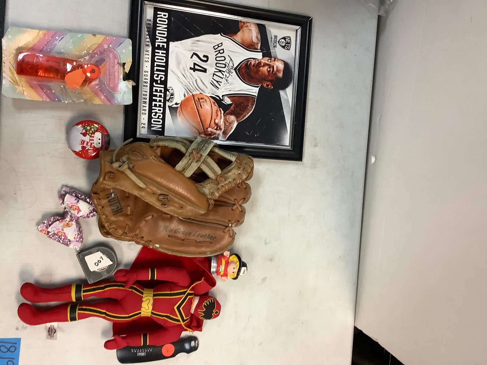 Framed and signed picture of Rondae Hollis-Jefferson, baseball mitt, yoyo  and more (1 of 1)