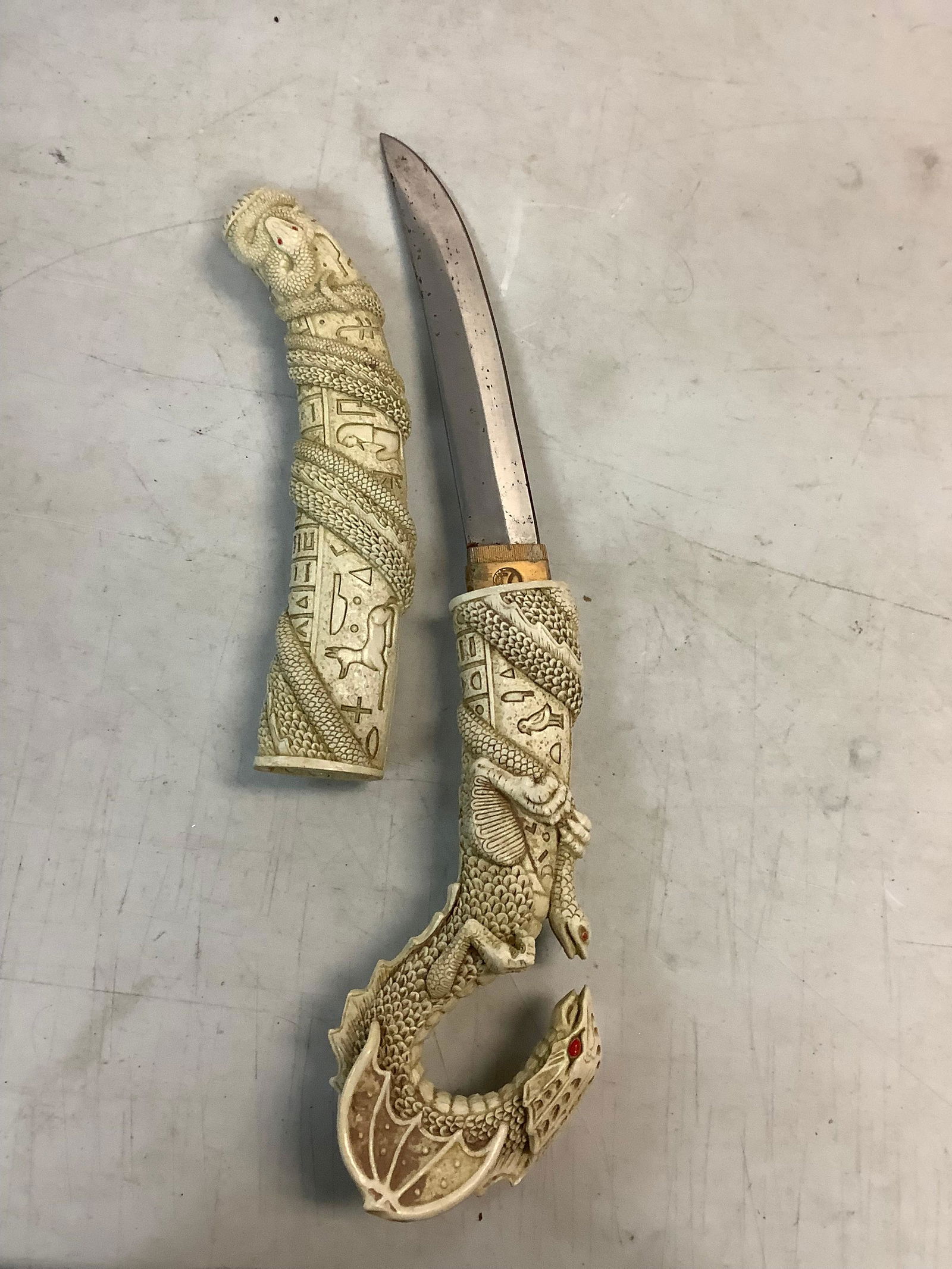 Serpent Decorated dagger with stainless steel blade: Serpent Decorated dagger with stainless steel blade