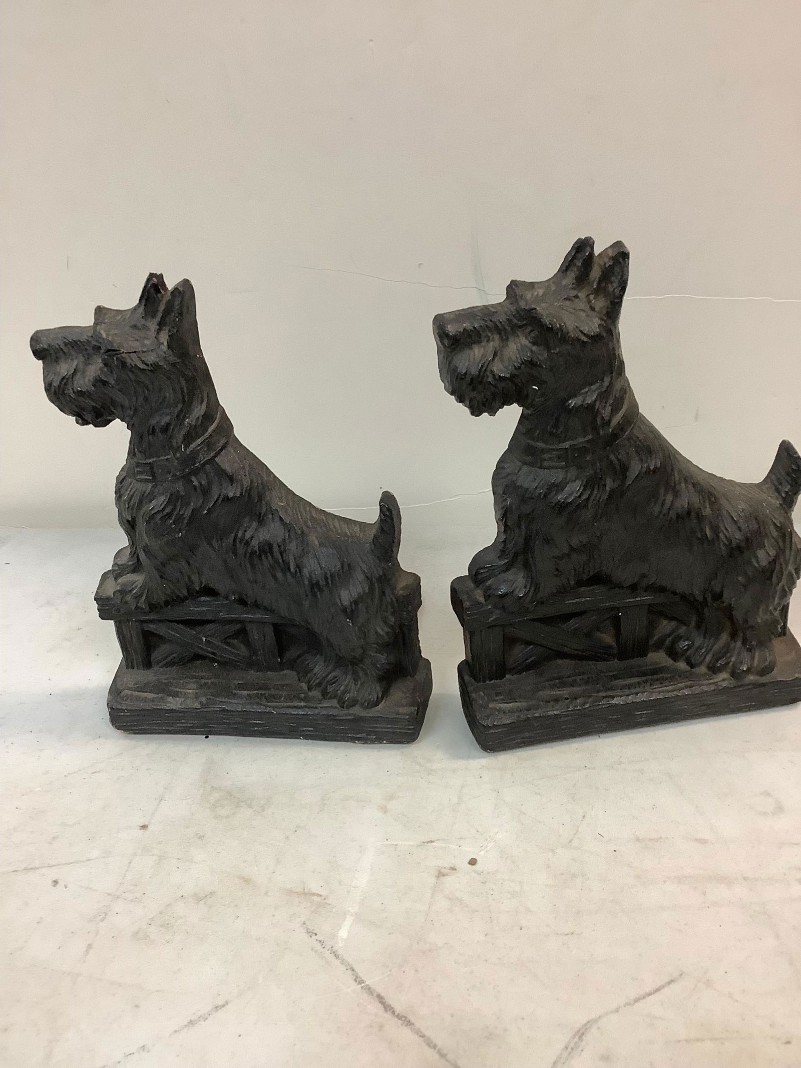 Lot of Syroco & Wood Scottie Dog Bookends 6.5x5: Lot of Syroco & Wood Scottie Dog Bookends 6.5x5