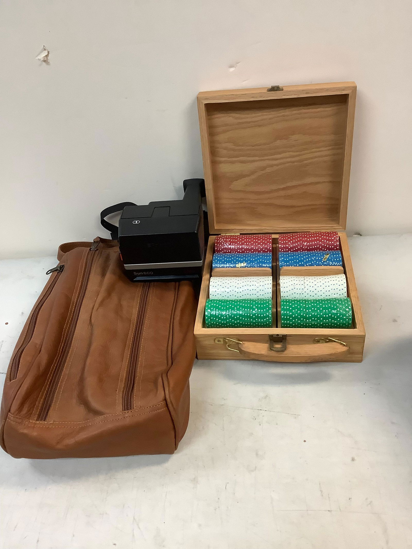 Poker Chips in Wooden Case, Polaroid Sun 600- LMS Camera and Men's Leather Travel Bag (1 of 1)