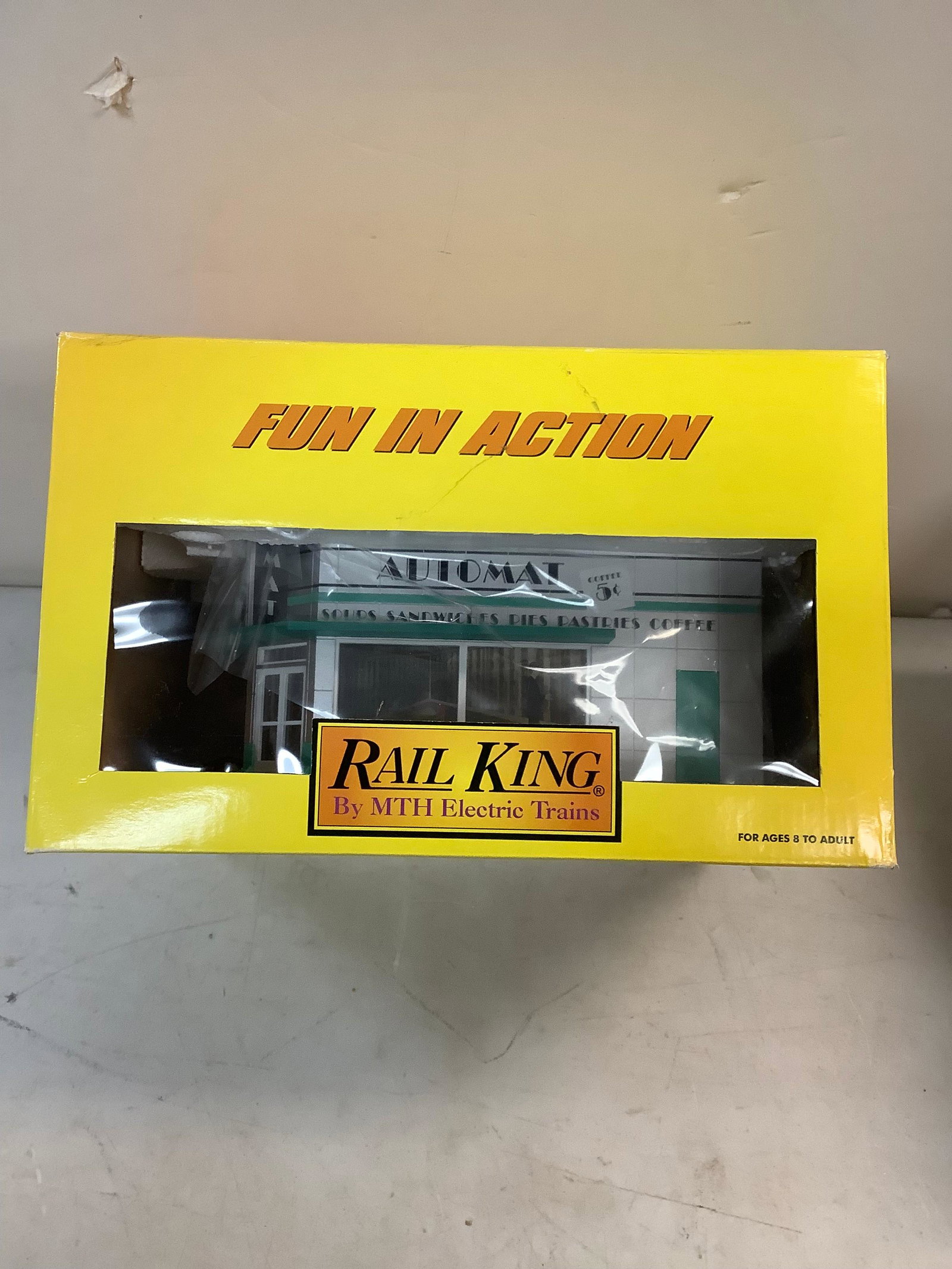 New Rail KIng Automat Single Story Corner Store (1 of 1)