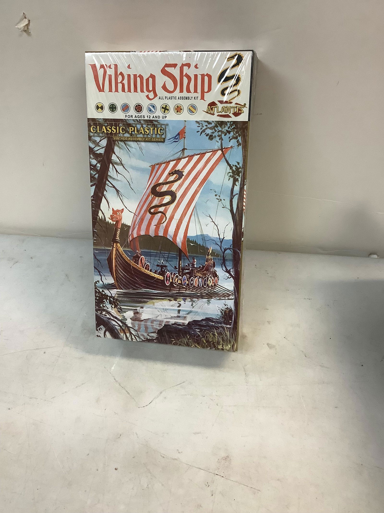 Sealed Atlantis Viking Skip All Plastic Assembly Kit (1 of 1)
