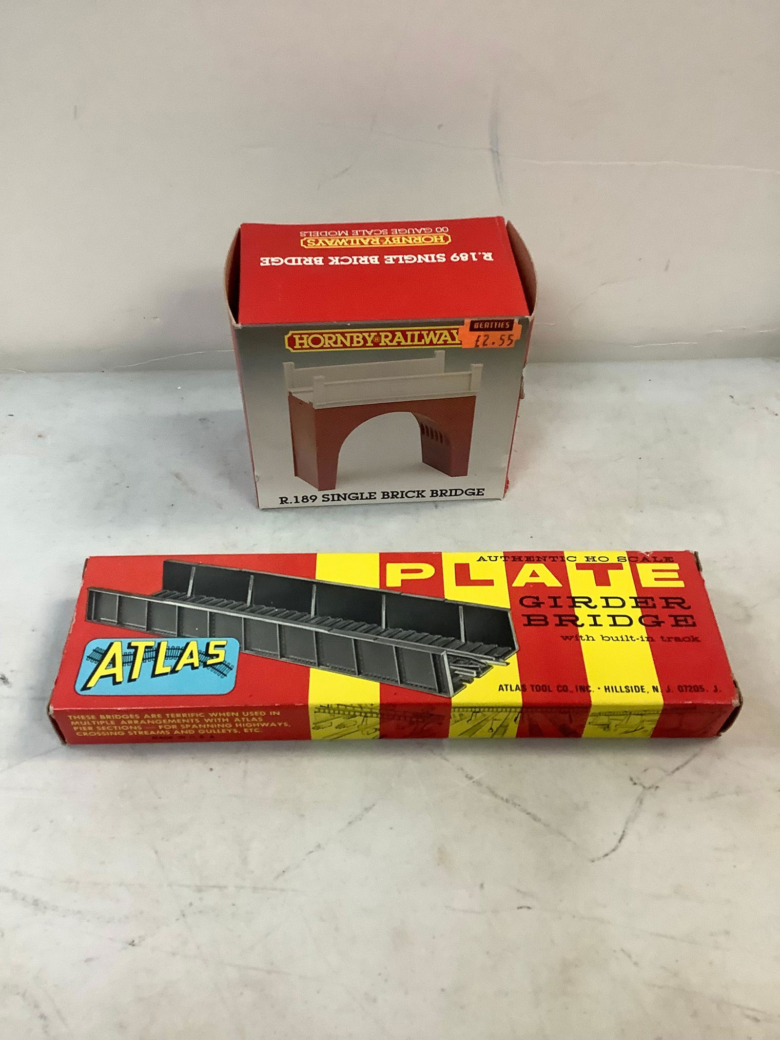 Lot of Atlas Girder Bridge w/ Build in Track and Hornby Railways Single Brick Bridge (1 of 1)