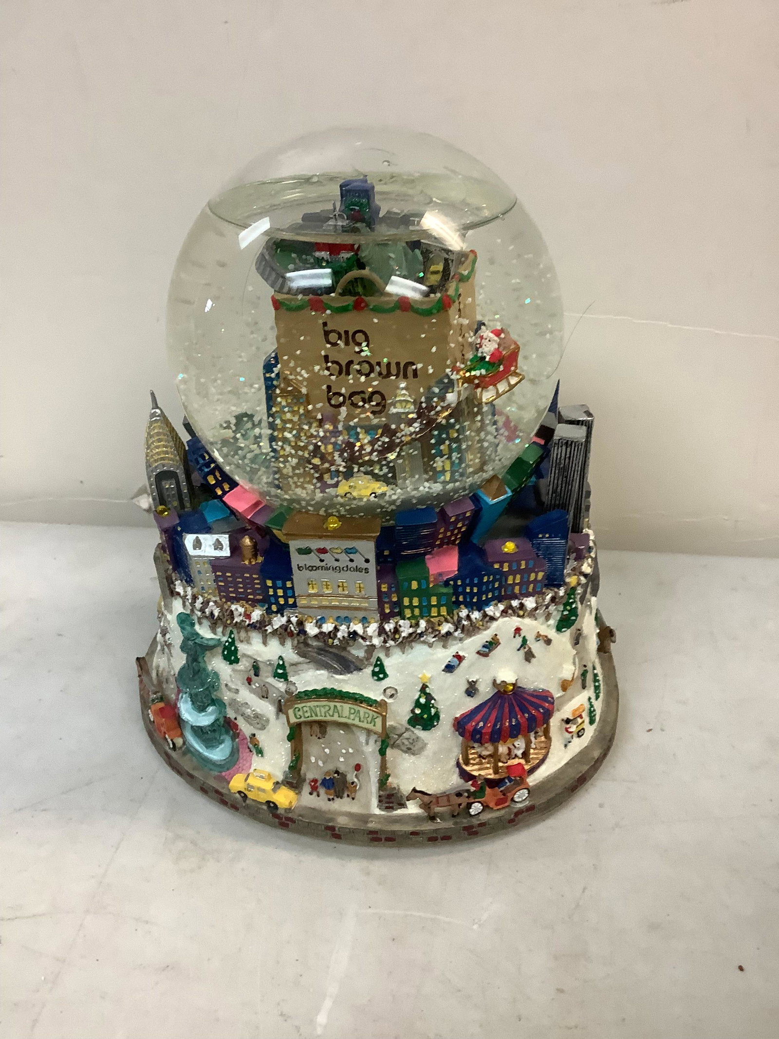 Christmas snowglobe music box 7 in (1 of 1)