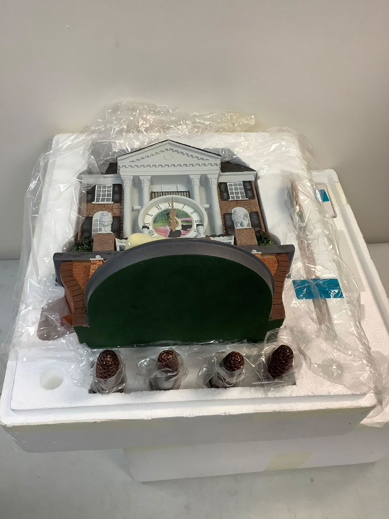 Elvis Presley sculpted clock collectable with COA (1 of 1)