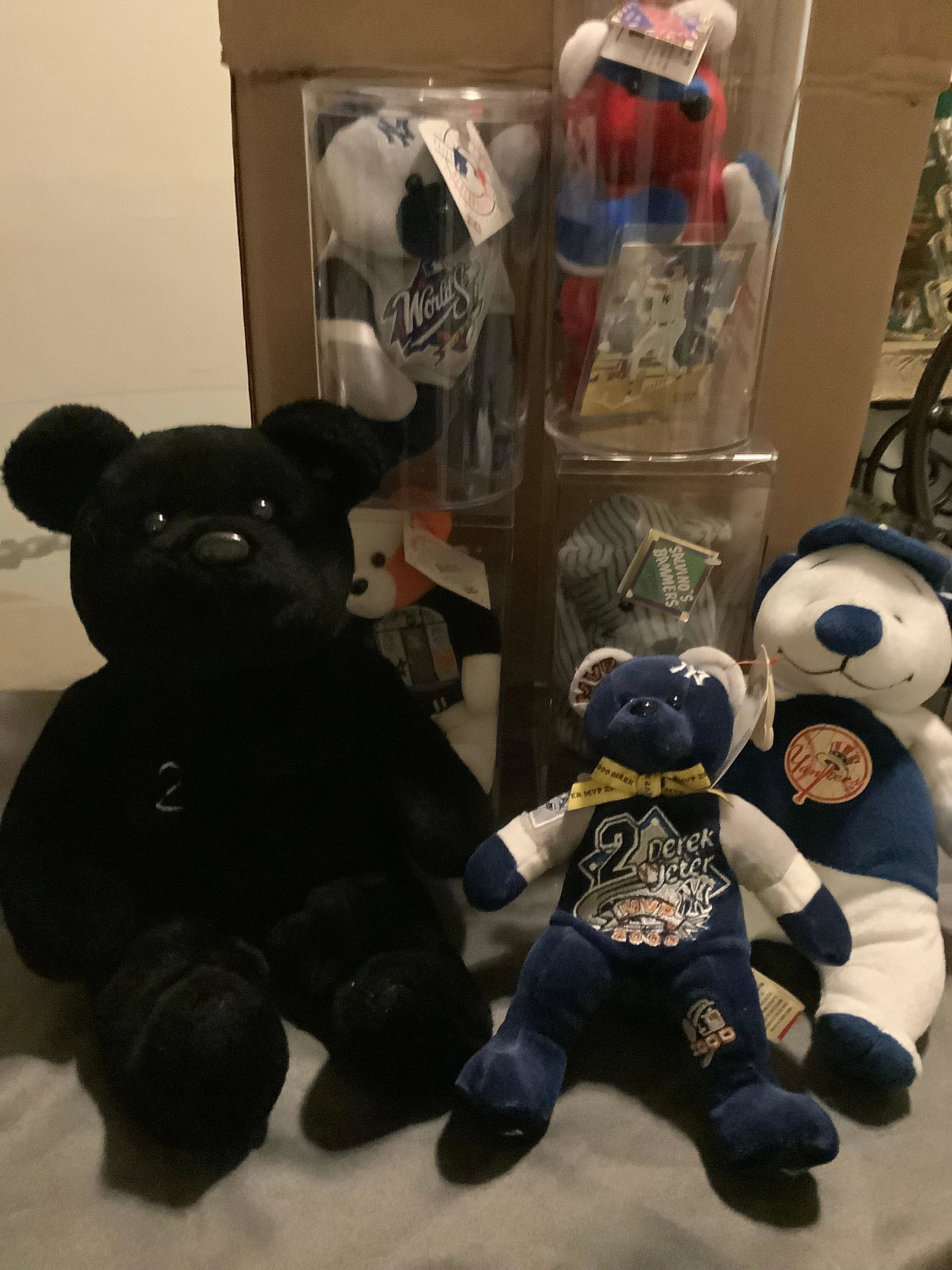 Lot of Yankees Derek Jeter Beanie Babies: Lot of Yankees Derek Jeter Beanie Babies