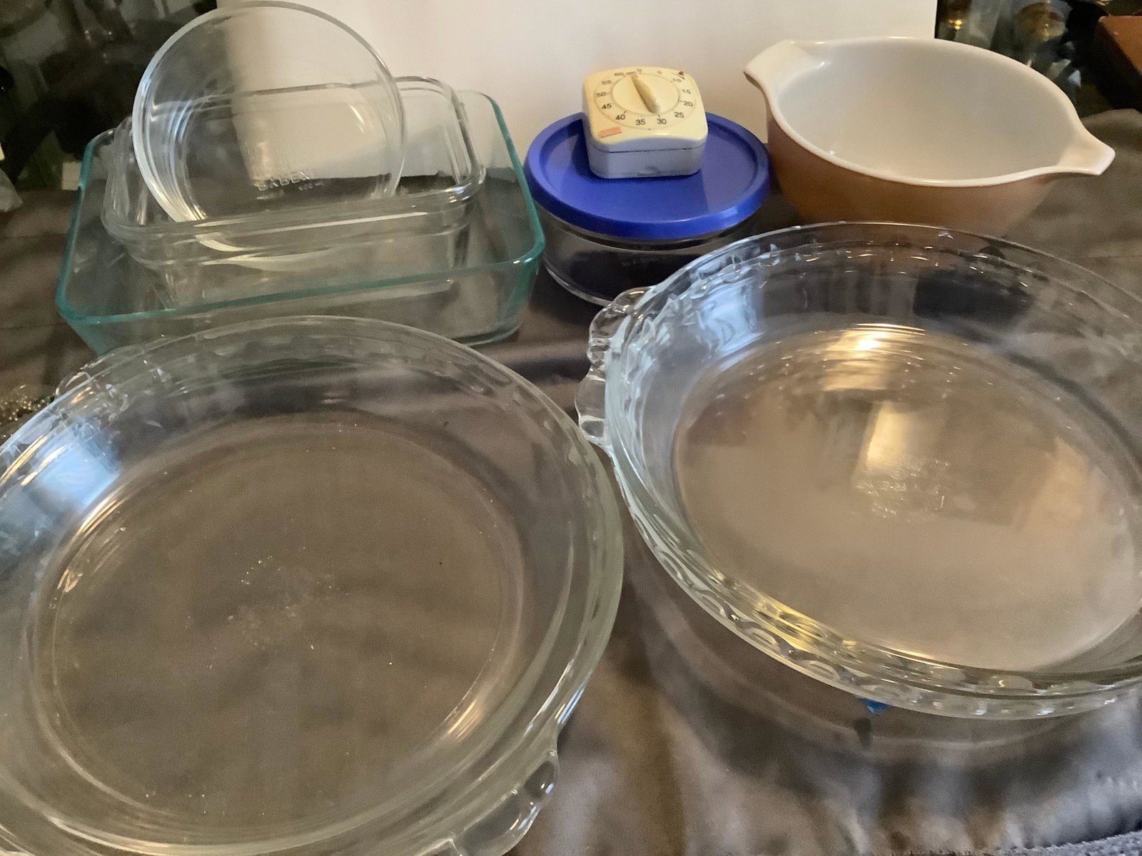 Lot of Pyrex: Lot of Pyrex