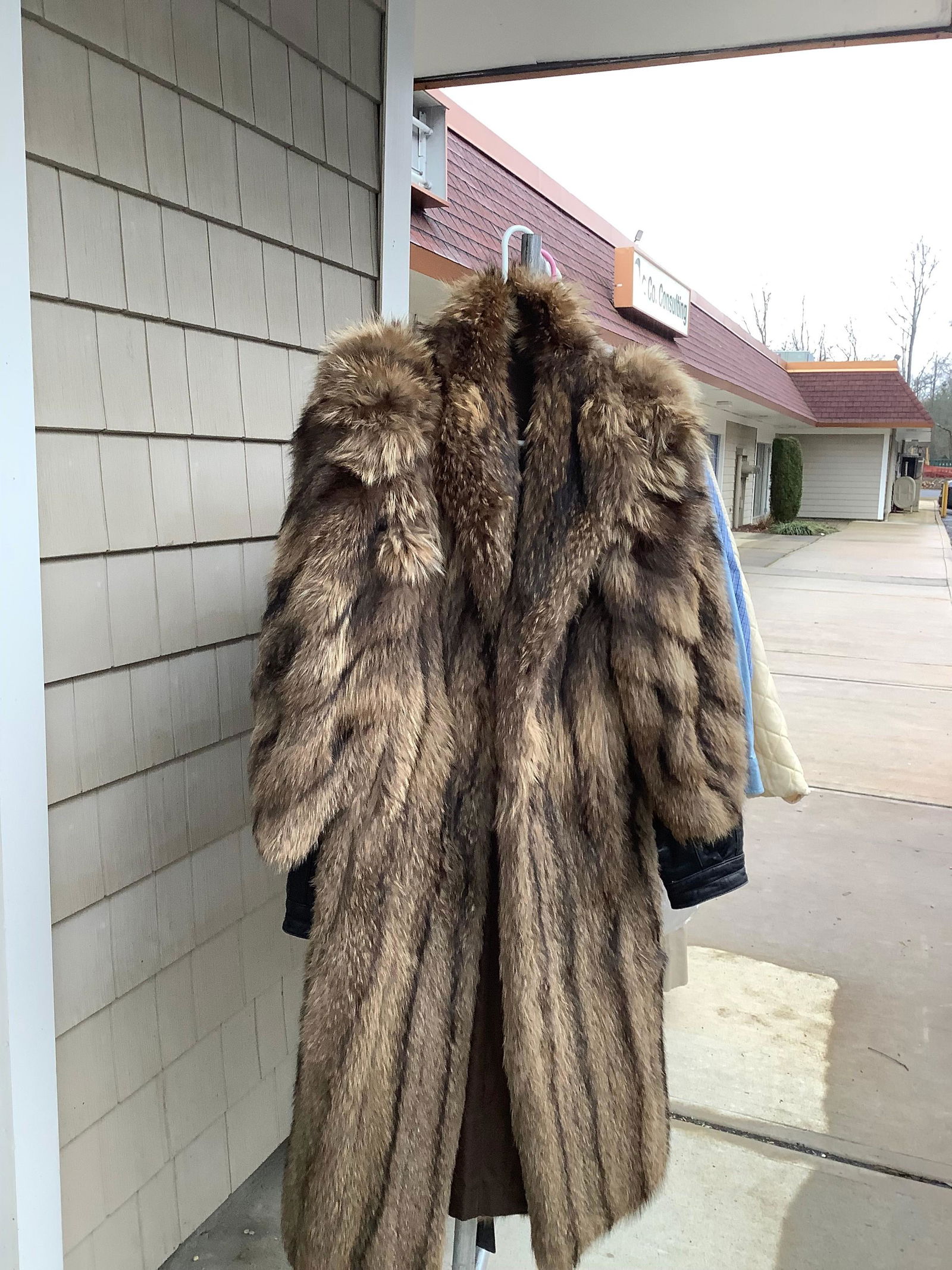 Women Fur Coat Size Unknown (1 of 1)