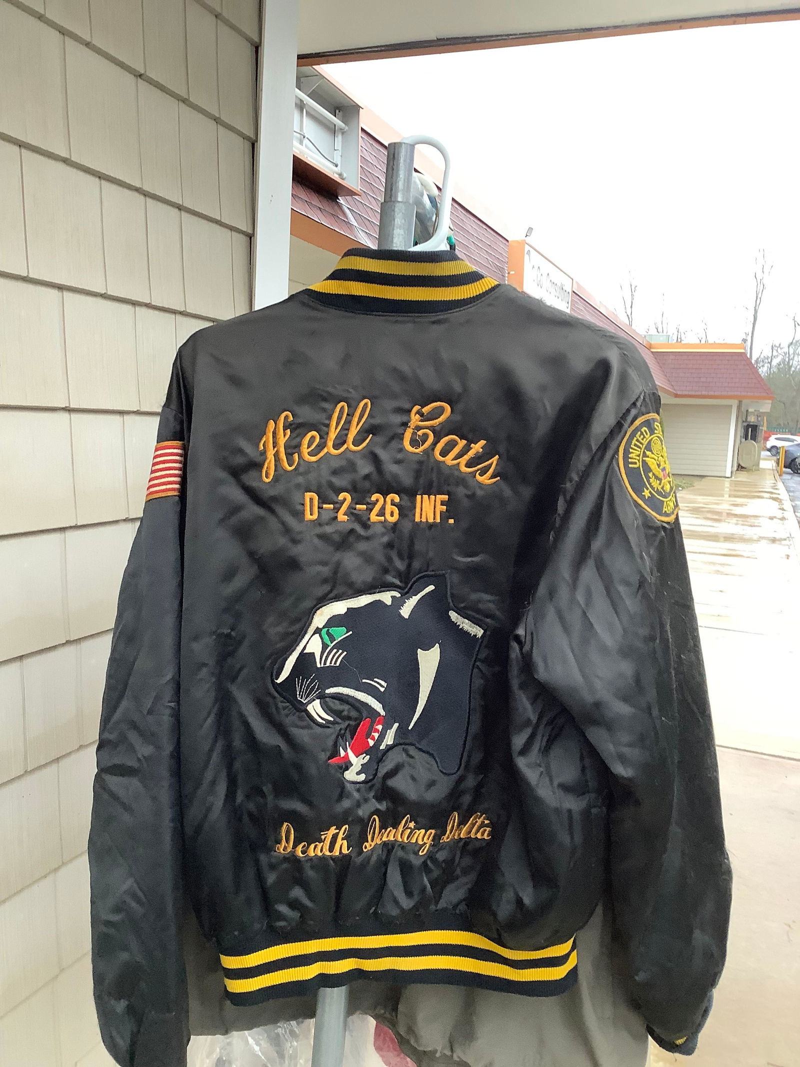 Vintage U.S. Army Jacket "Hell Cats" Size L (1 of 1)