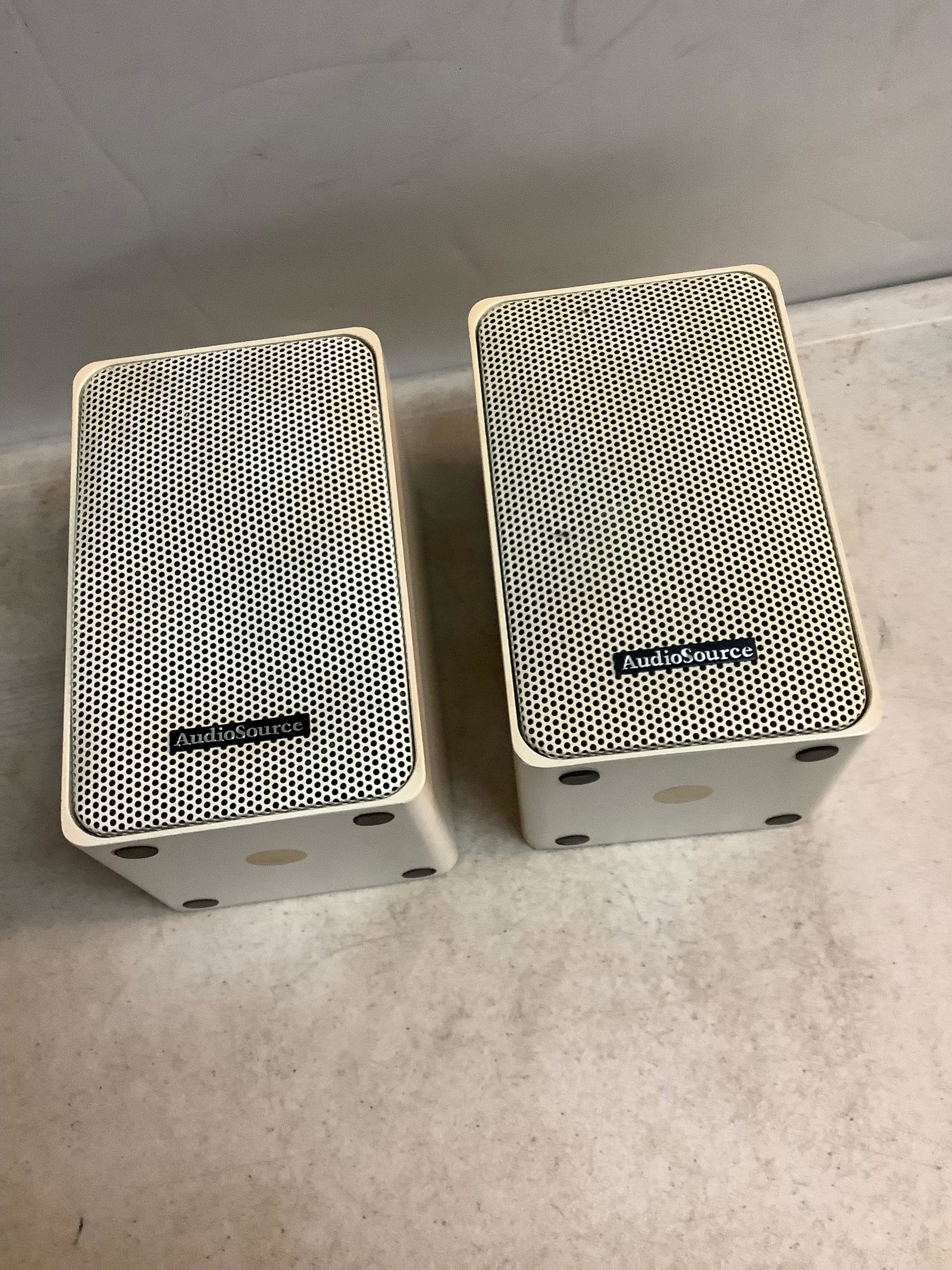 Audio Source LS One /WT Speakers 7x4.5x4: Audio Source LS One /WT Speakers 7x4.5x4