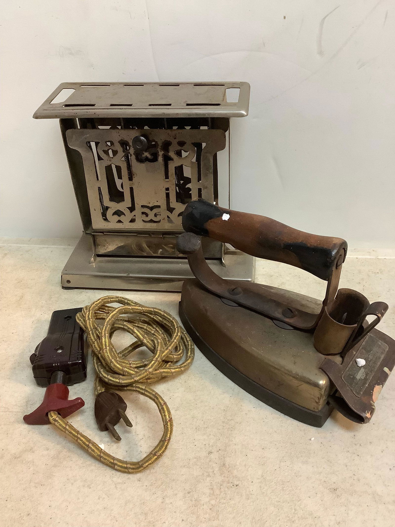 Vintage Hotpoint Edison Electric Company Electric Iron and Vintage Meriden Homelectrics Toaster (1 of 1)