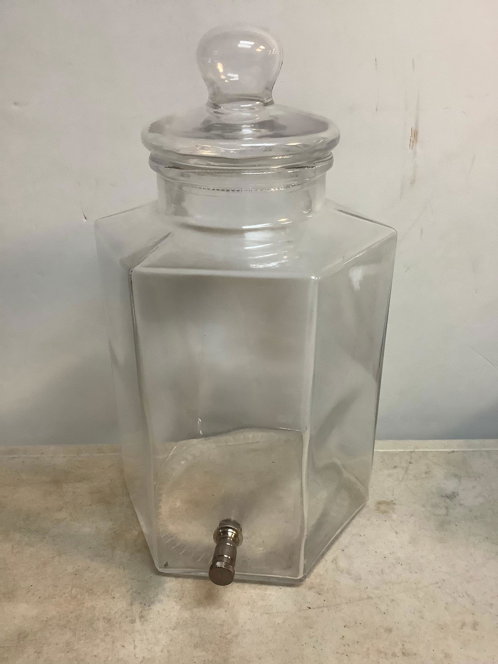 Hexagon Glass drink dispenser with lid 17 in (1 of 1)