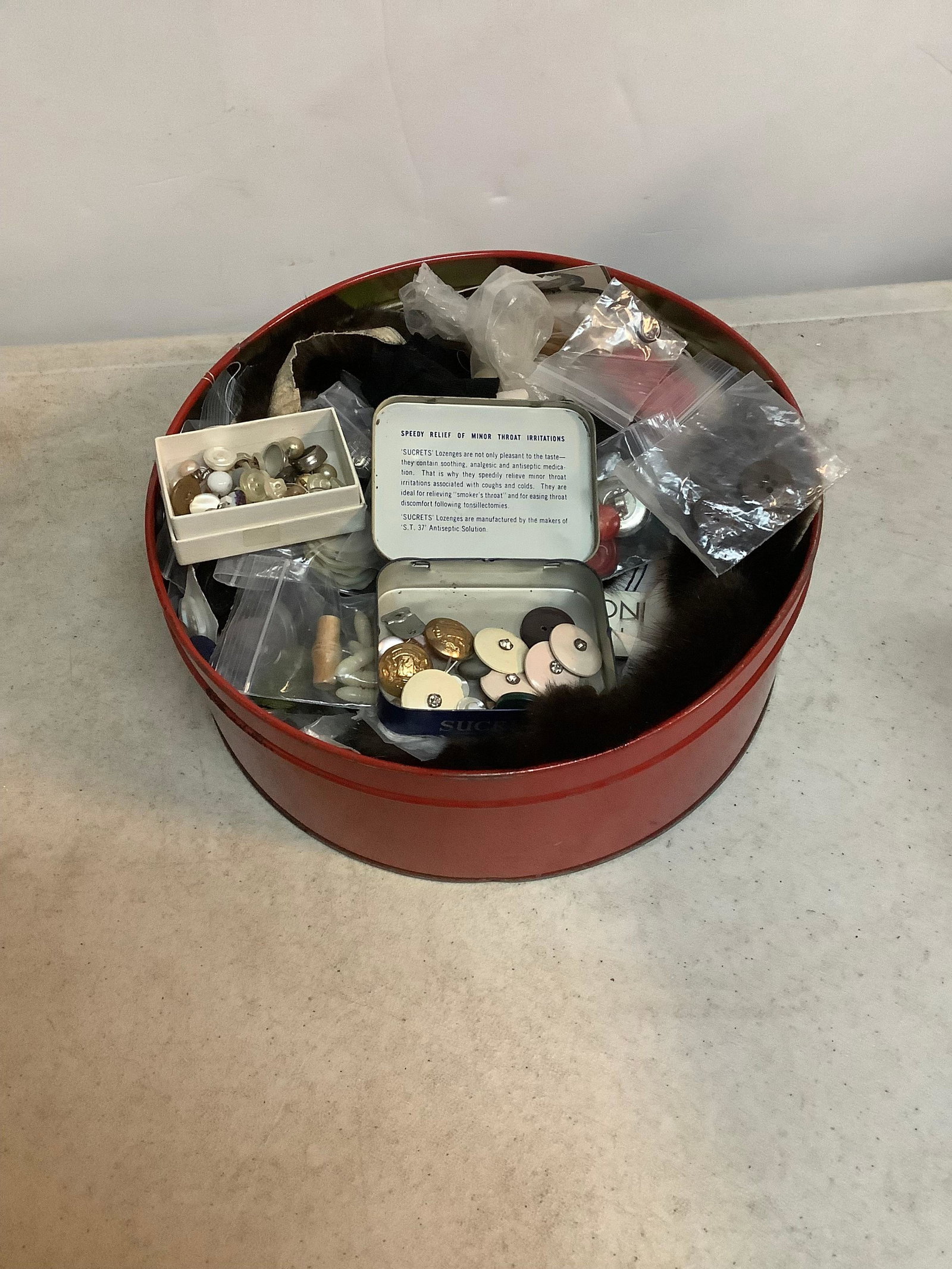 Tin full of sewing supplies, vintage buttons and more: Tin full of sewing supplies, vintage buttons and more