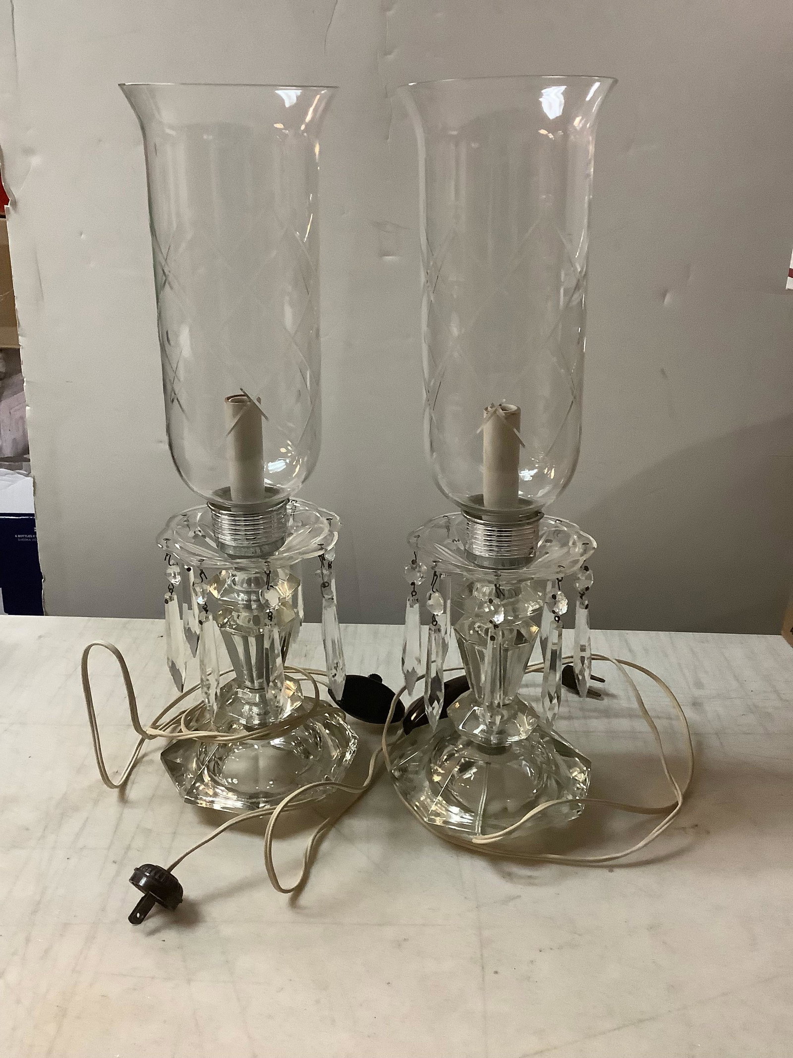 2 Glass lamps 18 in: 2 Glass lamps 18 in