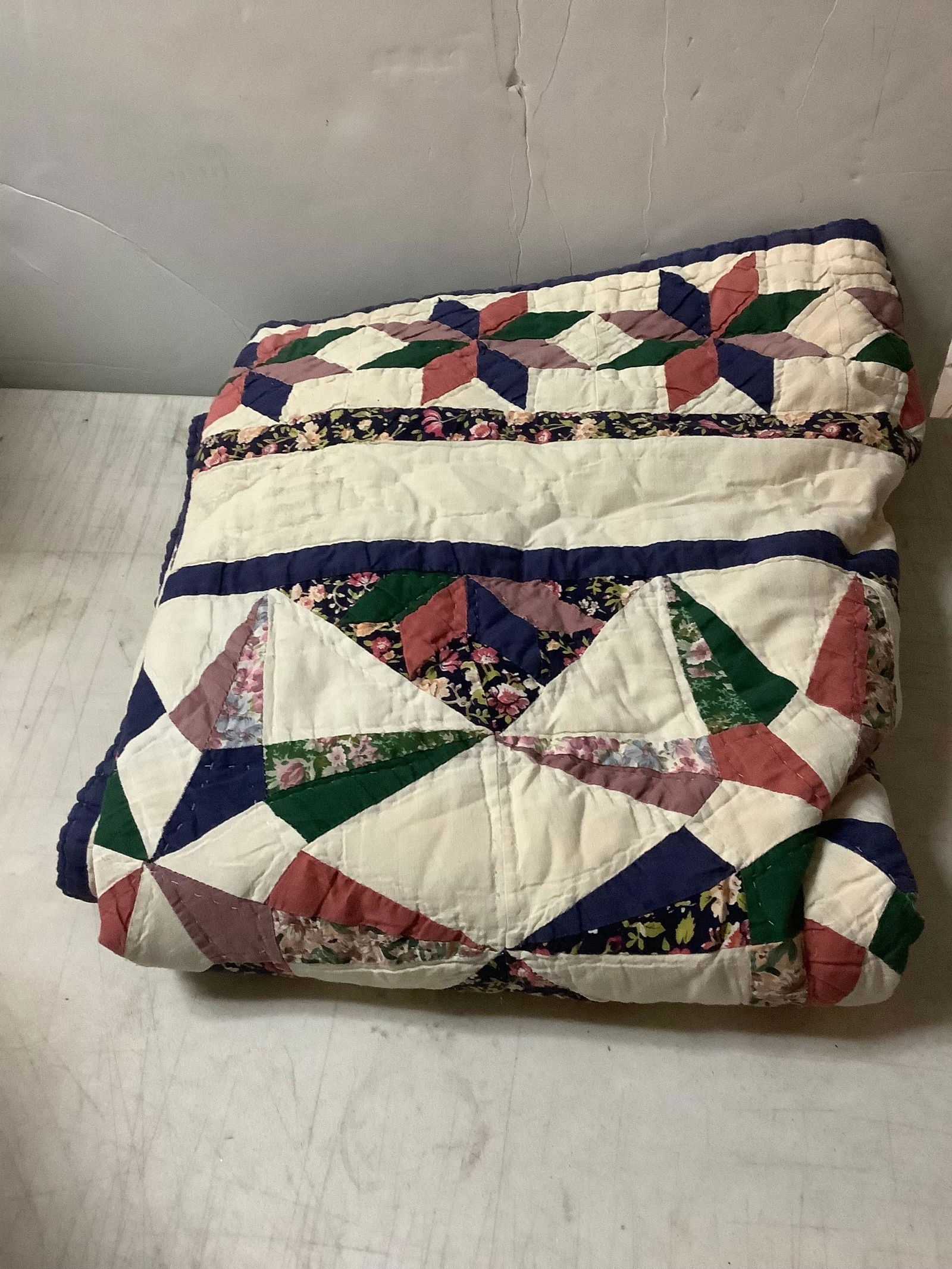 handmade floral and shape design quilt (1 of 1)