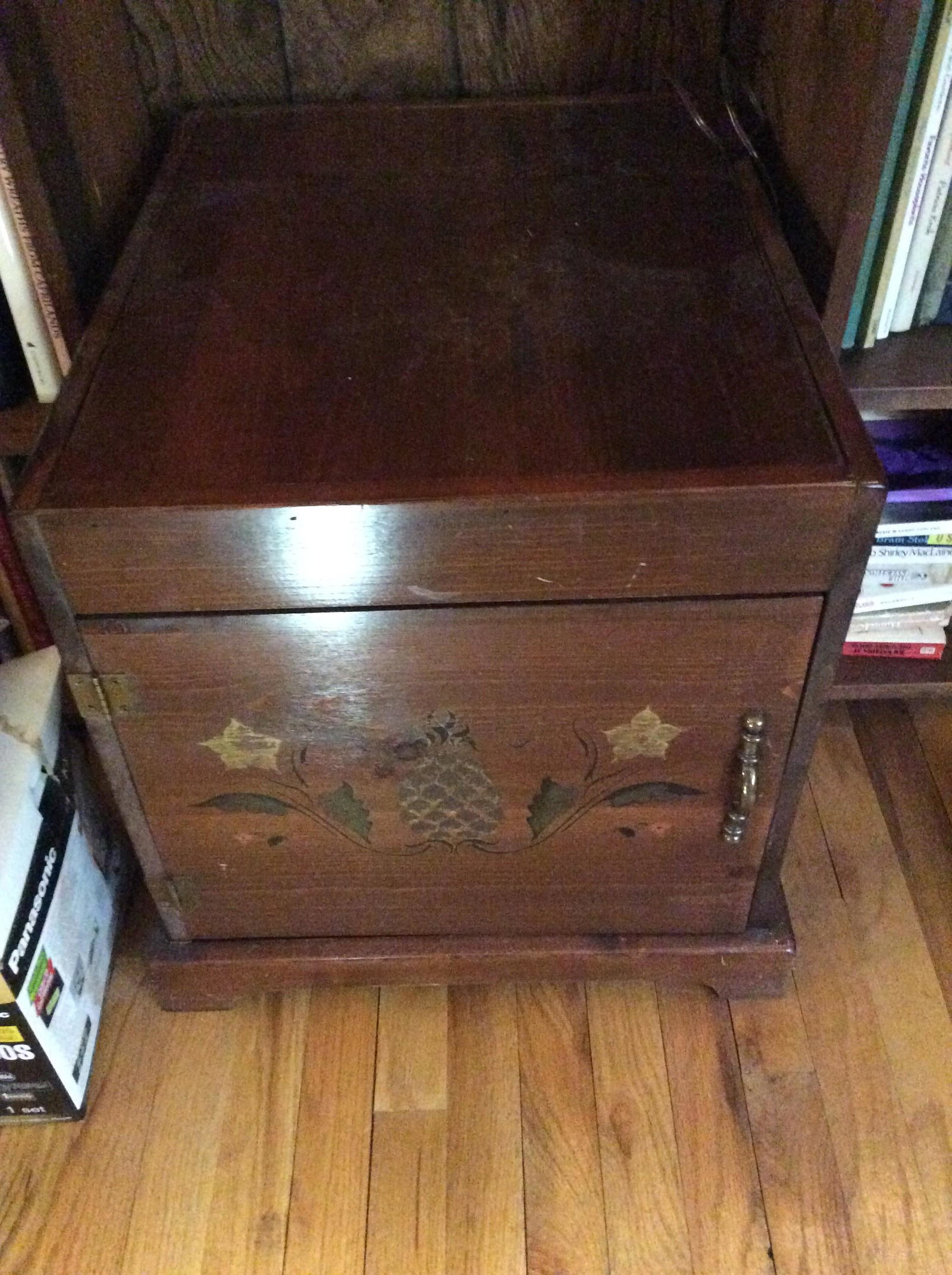Wooden End Table w/ Door 20x18.5x22: Wooden End Table w/ Door 20x18.5x22