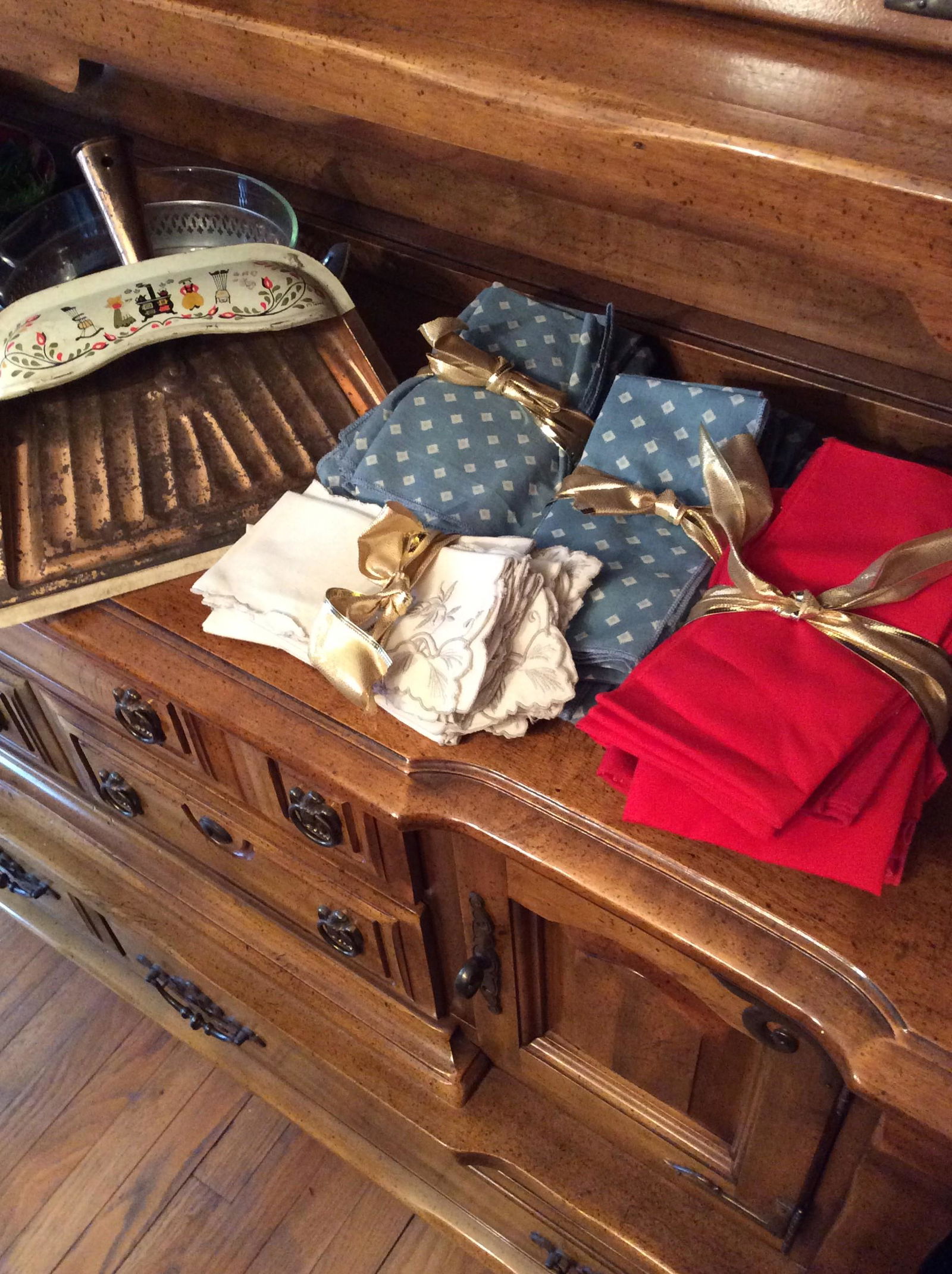 Lot of Table Napkins w/ Vintage Dust Pan: Lot of Table Napkins w/ Vintage Dust Pan