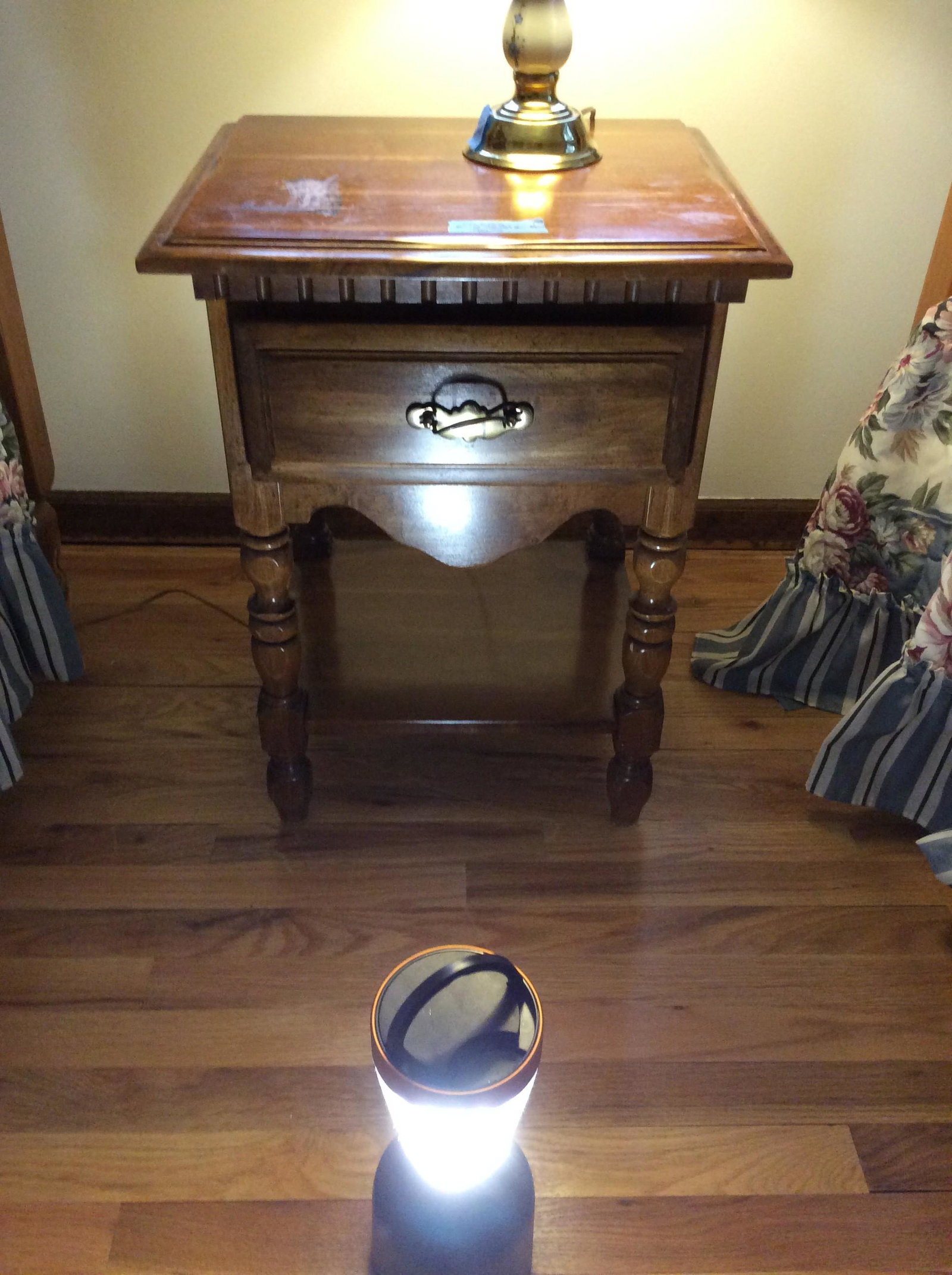 MCM Wooden Night Stand (Damage To Top) 18x15x24: MCM Wooden Night Stand (Damage To Top) 18x15x24