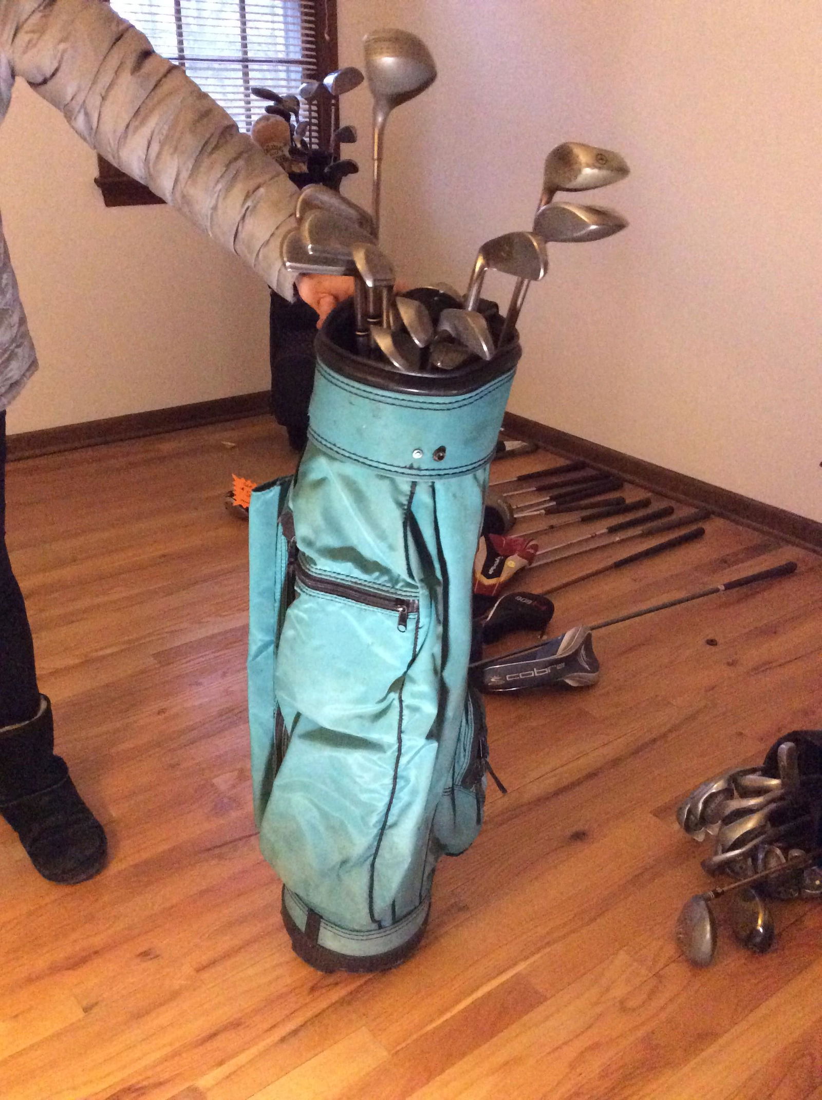 Vintage Titleist Bag w/ Golf Clubs including Taylor Made, Kenneth Smith and More: Vintage Titleist Bag w/ Golf Clubs including Taylor Made, Kenneth Smith and More