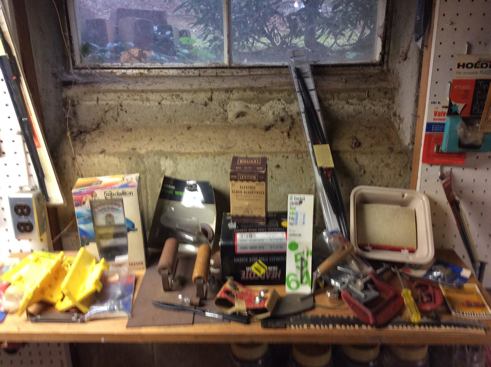 Contents of Middle shelf: Contents of Middle shelf