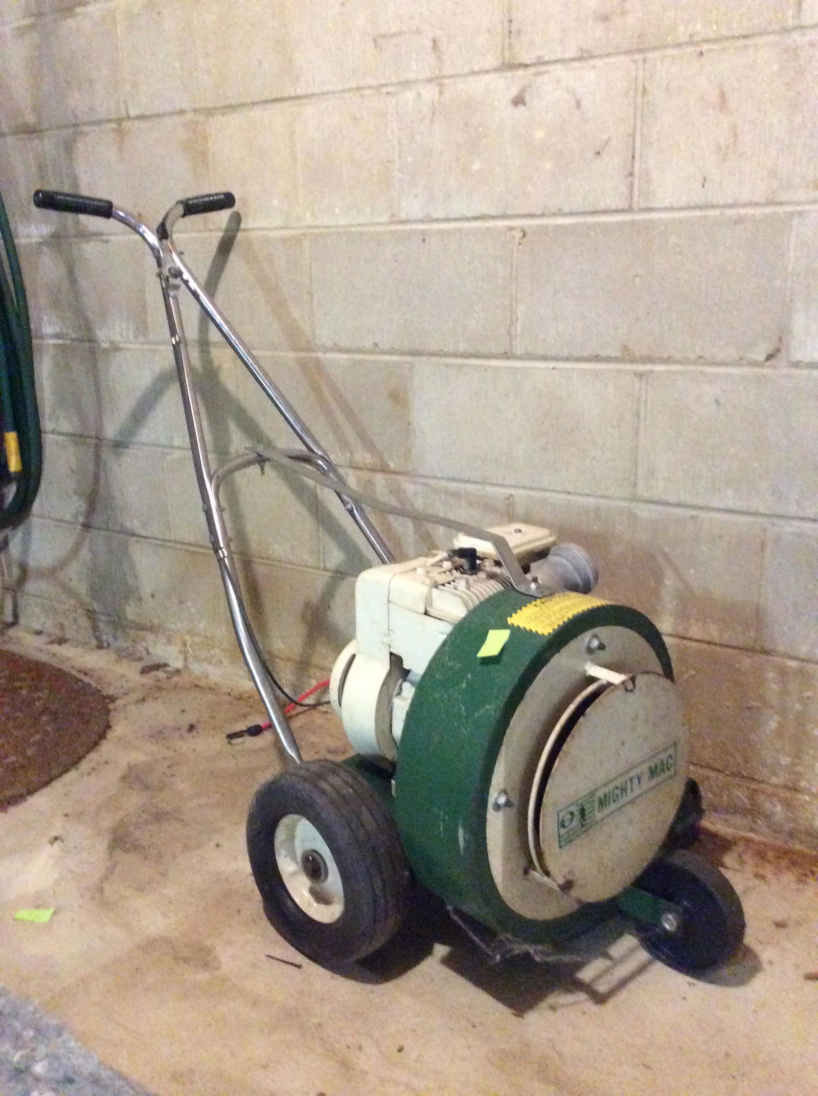 Briggs & Stratton Mighty Mac 5HP Seriel 800AD43098 (1 of 1)