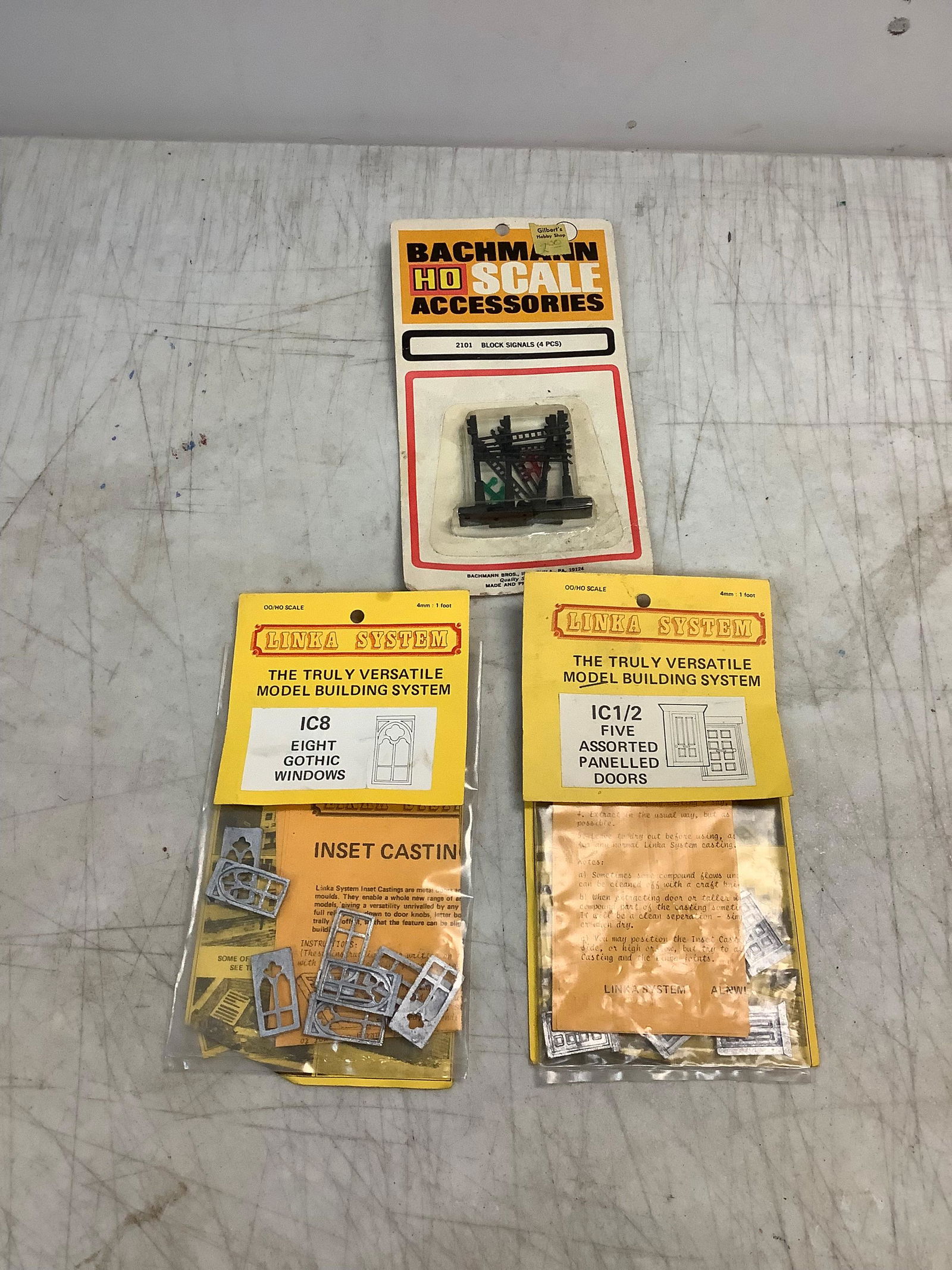 Lot of doors, windows and miniature accessories (1 of 1)