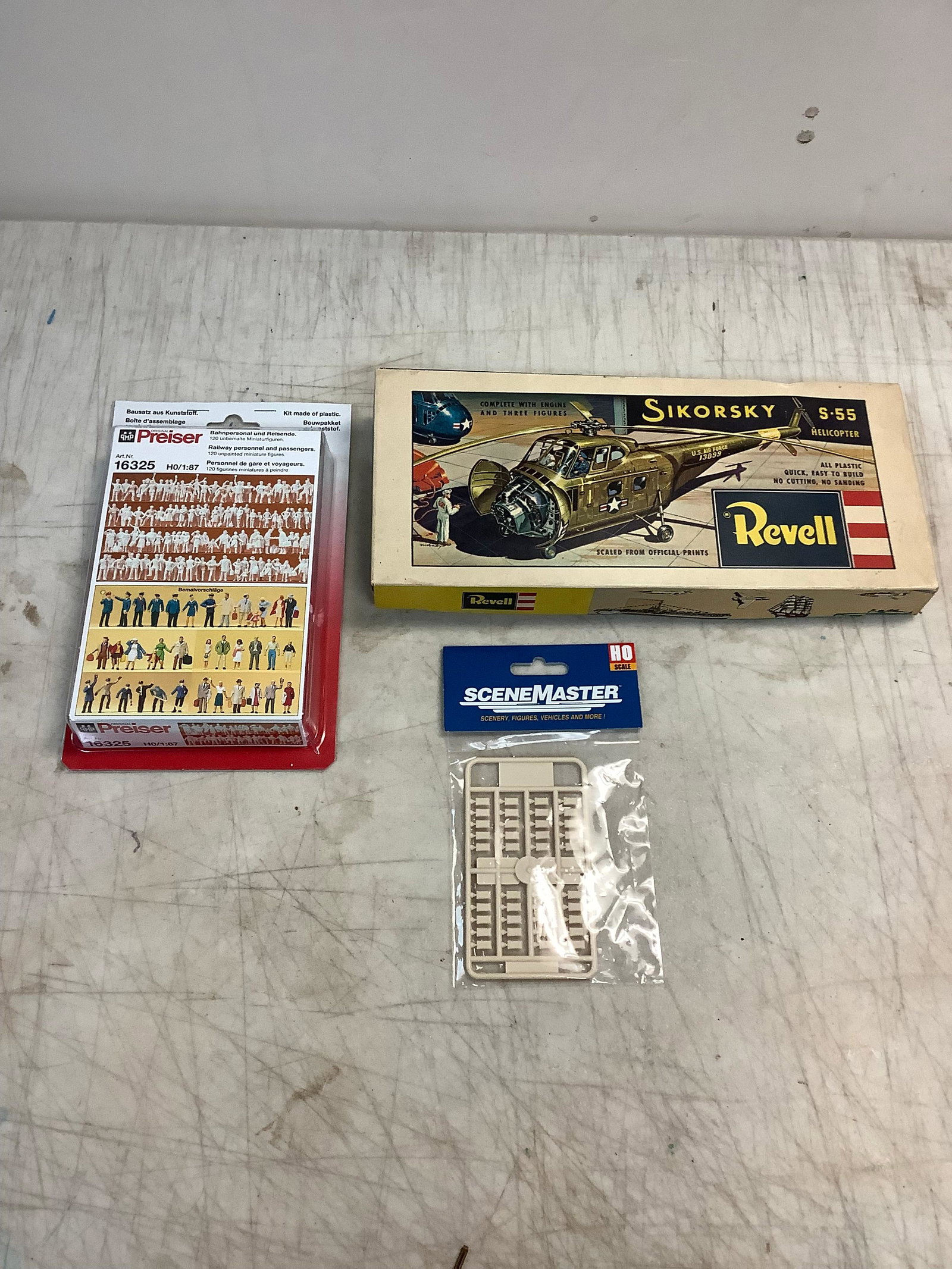 Revell helicopter, figures and more: Revell helicopter, figures and more