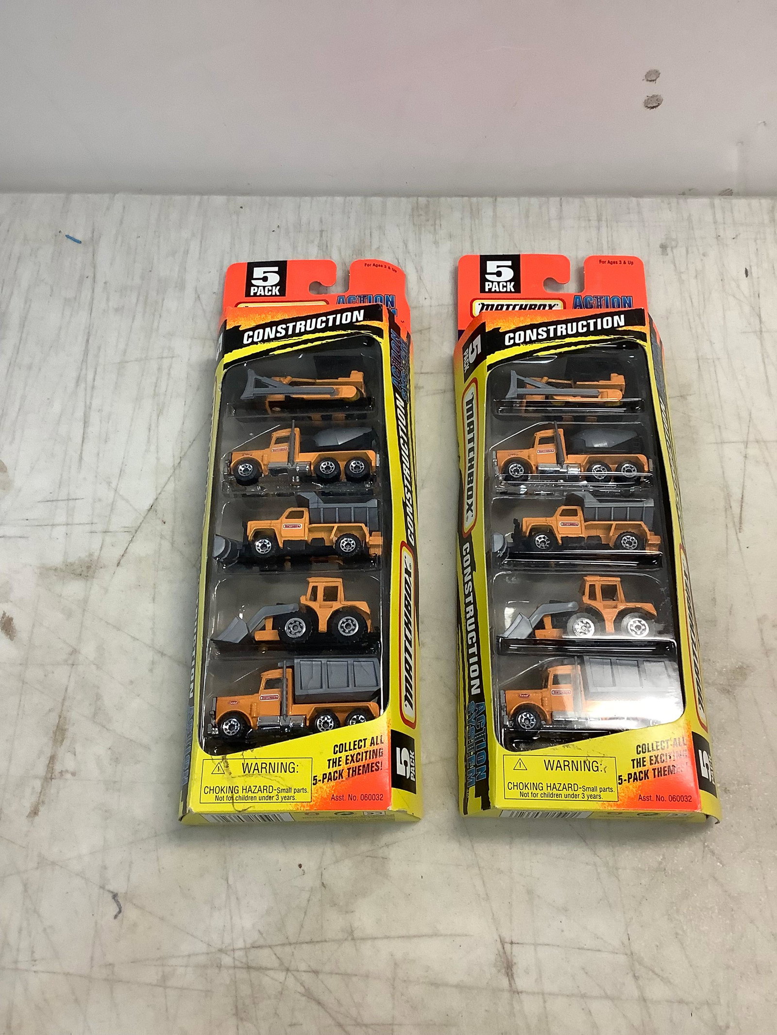 Lot of matchbox construction vehicles (1 of 1)