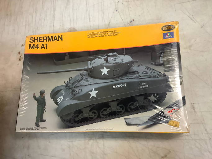 italaerei tank build kit (0348) on Jan 23, 2023 Emanon Auctions and