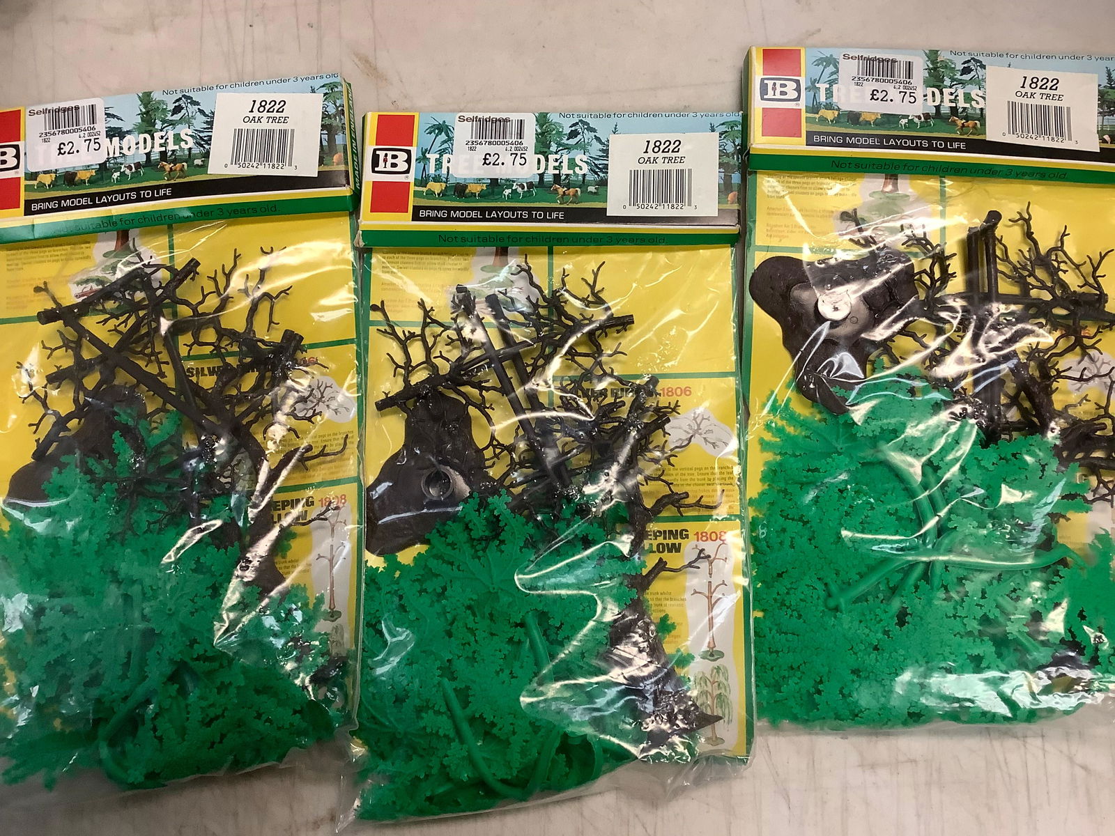 Lot of fake oak tree models (1 of 1)