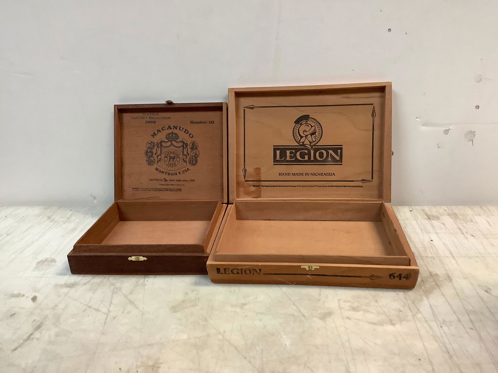 2 wooden cigar storage boxes (1 of 1)