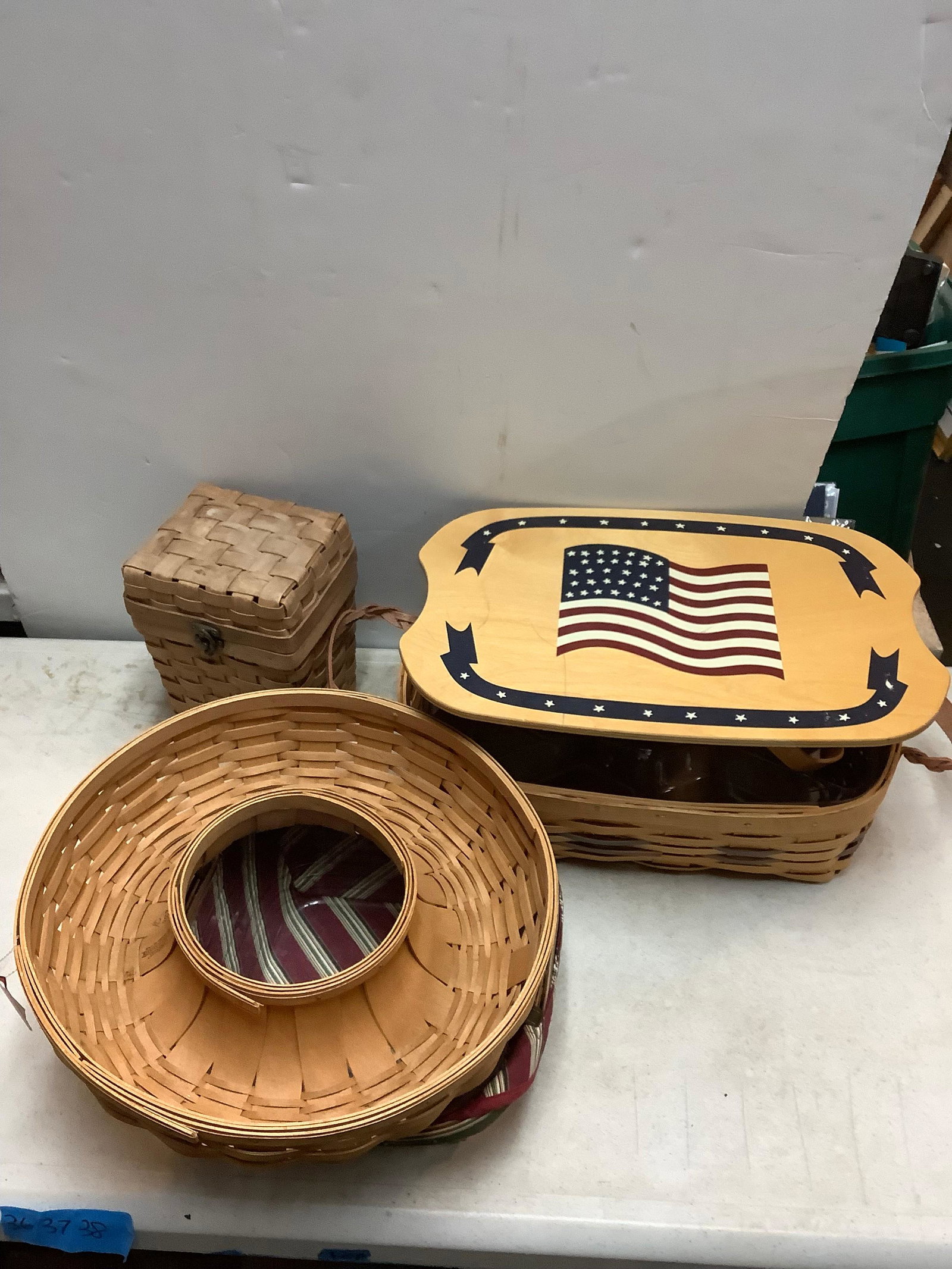 Lot of wicker baskets and more: Lot of wicker baskets and more